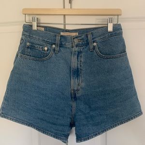 Levi’s High Loose Shorts Size 27